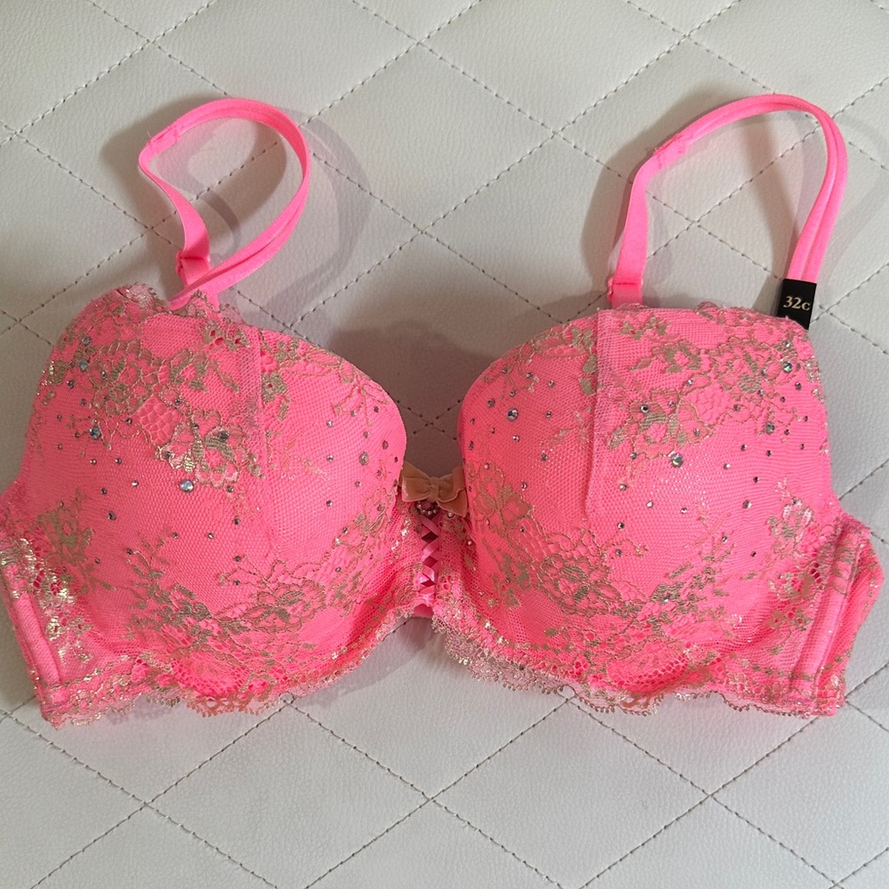 Elegant Vintage Victoria’s Secret Lace Bra